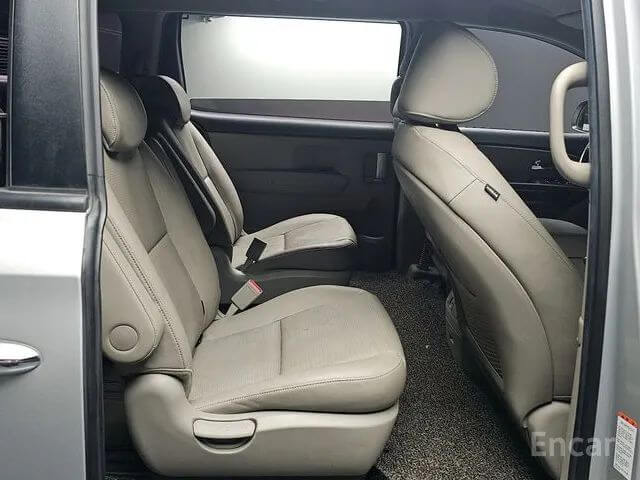 THE NEW KIA CARNIVAL 9-SEATER LUXURY