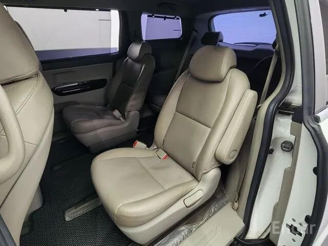 THE NEW KIA CARNIVAL 9-SEATER PRESTIGE