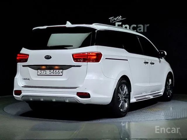 THE NEW KIA CARNIVAL 9-SEATER LUXURY