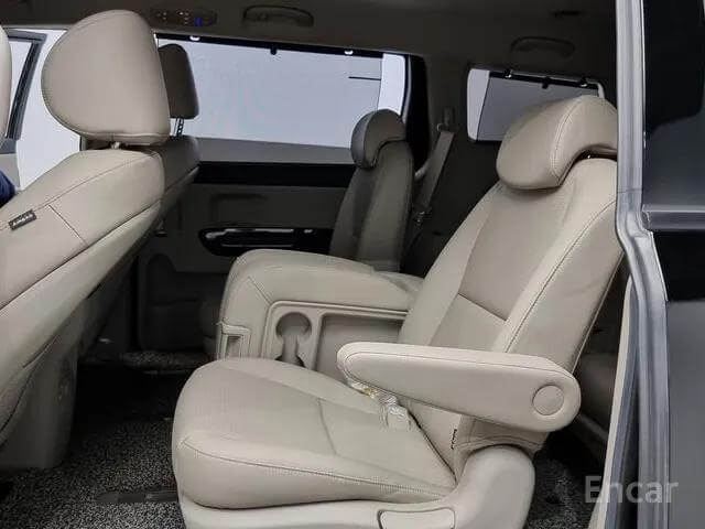 THE NEW KIA CARNIVAL 11-SEATER PRESTIGE