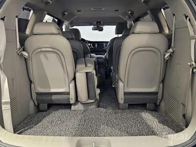 THE NEW KIA CARNIVAL 11-SEATER PRESTIGE