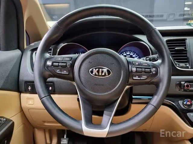 THE NEW KIA CARNIVAL 9-SEATER LUXURY