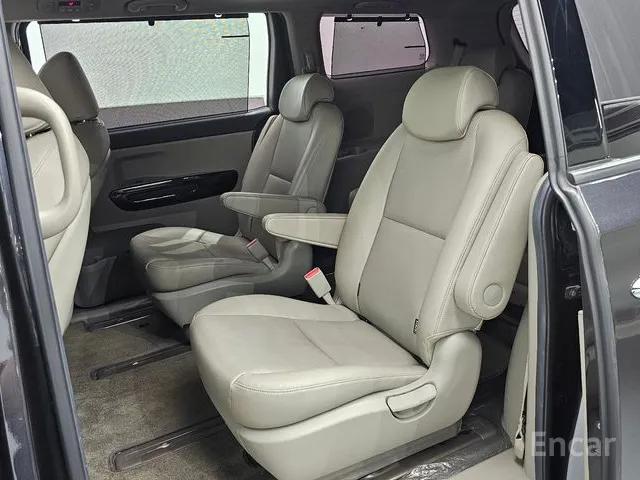 THE NEW KIA CARNIVAL 9-SEATER PRESTIGE