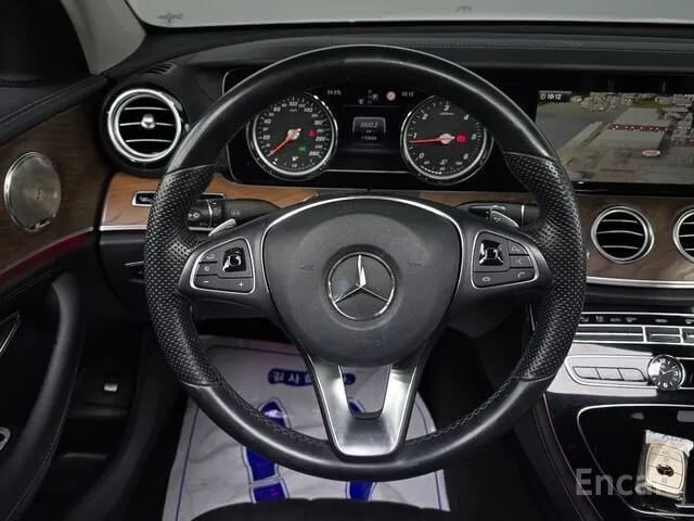 MERCEDES BENZ E-CLASS W213 E220D EXCLUSIVE