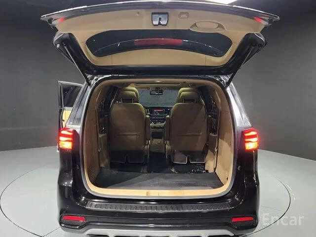 THE NEW KIA CARNIVAL 7-SEATER LIMOUSINE PRESIDENT