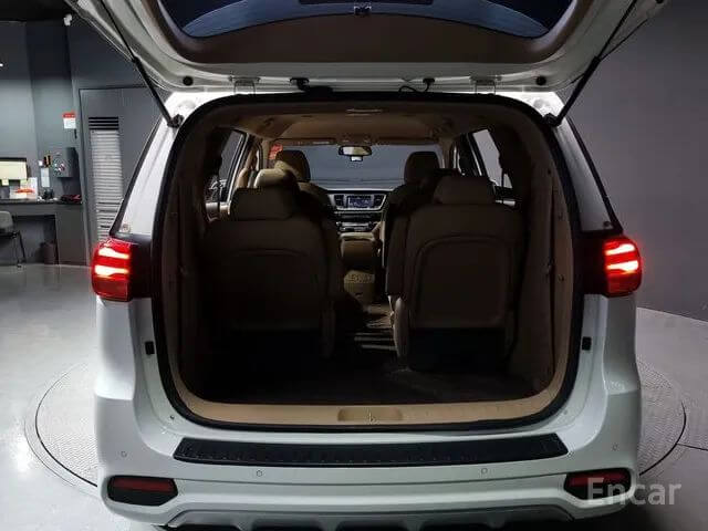 KIA CARNIVAL NEW 9-SEATER LUXURY