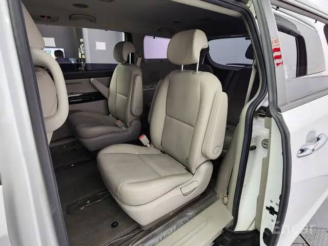 THE NEW KIA CARNIVAL 9-SEATER PRESTIGE