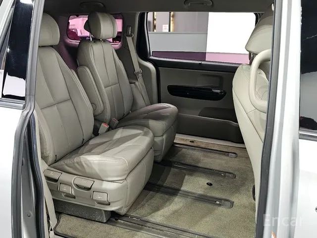 THE NEW KIA CARNIVAL 7-SEATER LIMOUSINE VIP