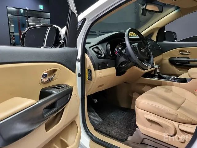 THE NEW KIA CARNIVAL 9-SEATER LUXURY