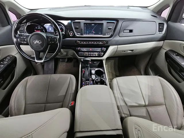 THE NEW KIA CARNIVAL 7-SEATER LIMOUSINE VIP