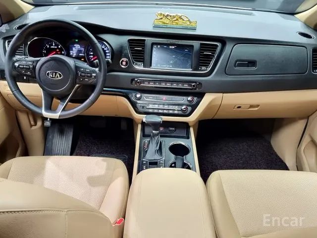 THE NEW KIA CARNIVAL 9-SEATER LUXURY