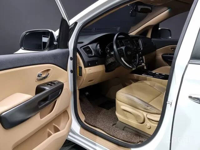 KIA CARNIVAL NEW 9-SEATER LUXURY