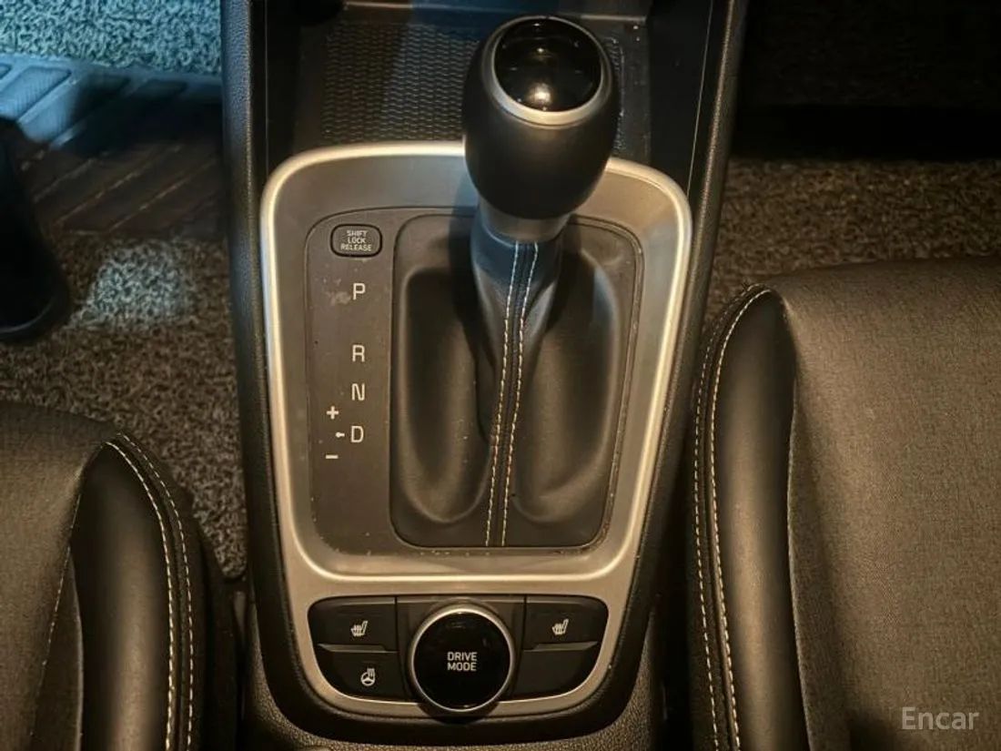 HYUNDAI VENUE MODERN