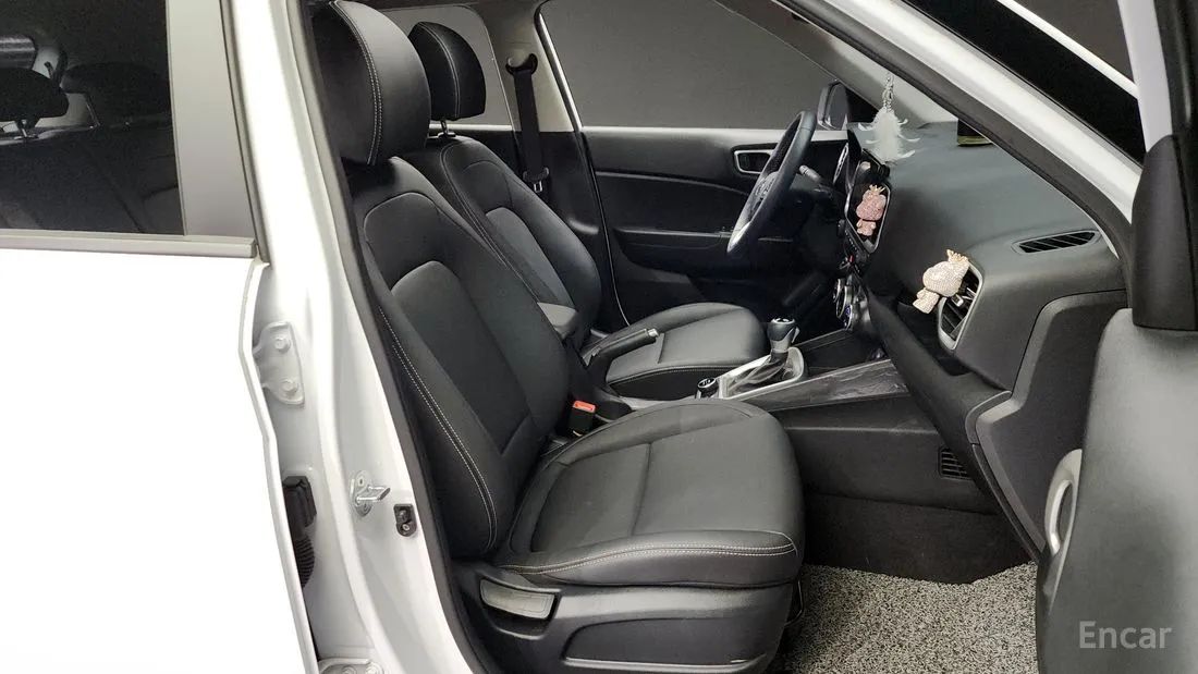 HYUNDAI VENUE PREMIUM