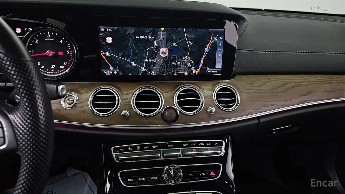 MERCEDES BENZ E-CLASS W213 E220D EXCLUSIVE