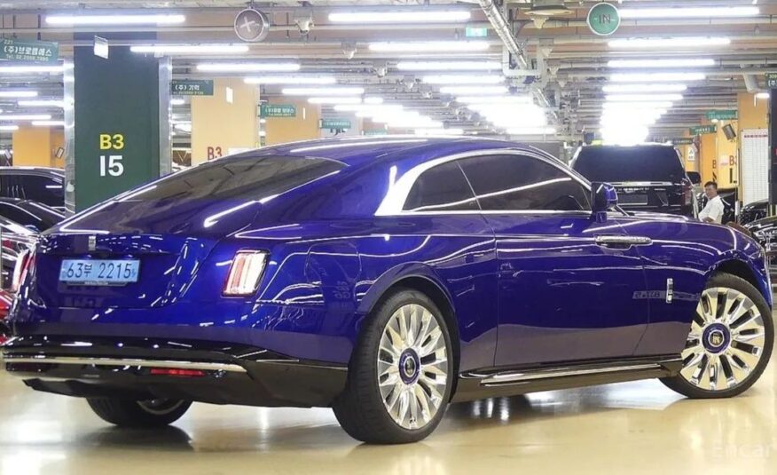 ROLLS-ROYCE SPECTRE COUPE